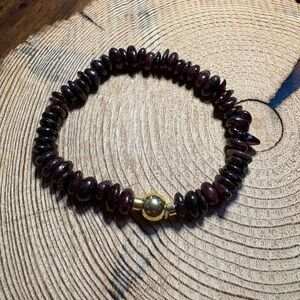 Garnet Chip Beaded Bracelet with Gold Plated Accent